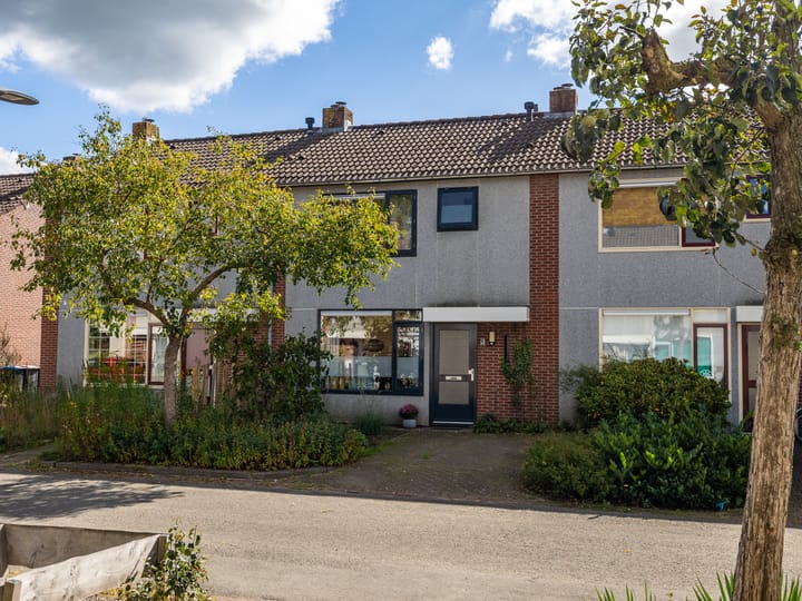 Photo 2 of Mezenstraat 10