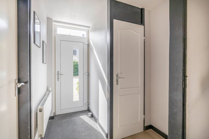 Photo 11 of Vroonstraat 19