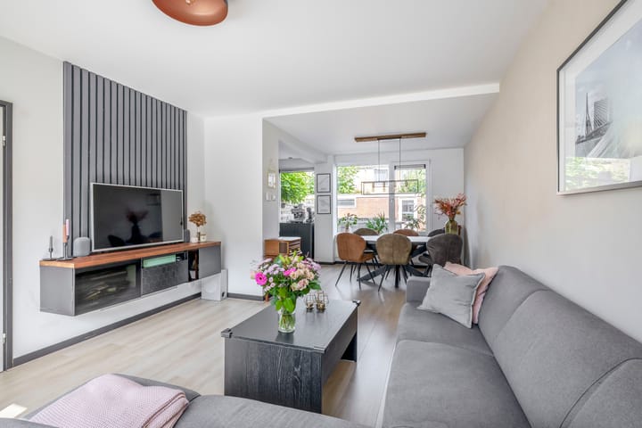 Photo 13 of Vroonstraat 19