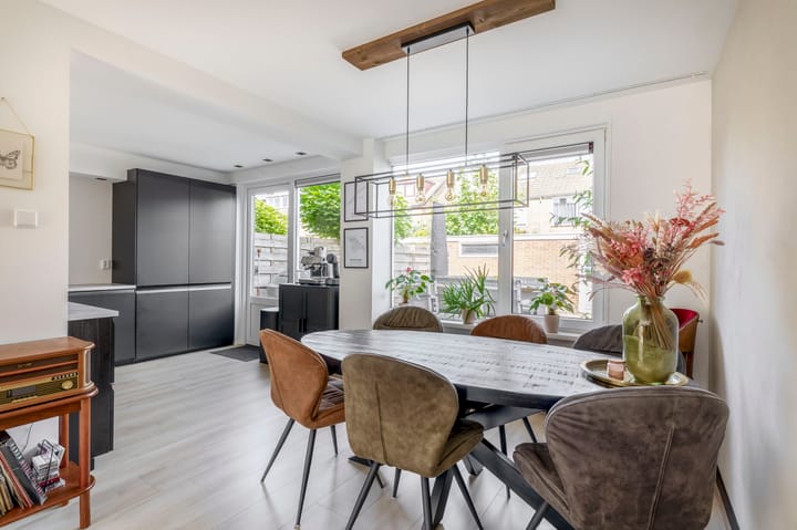 Photo 16 of Vroonstraat 19