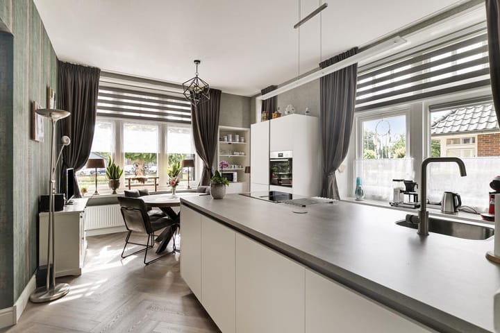 Photo 4 of Mr. Ovingstraat 2-A