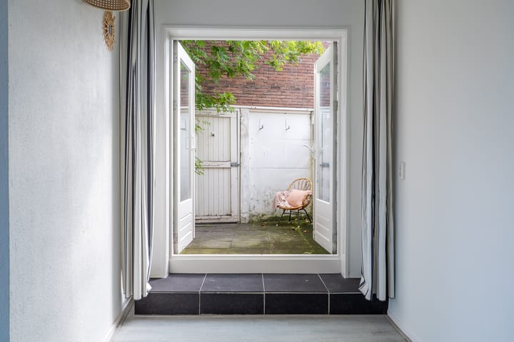 Photo 10 of Pioenstraat 2-A