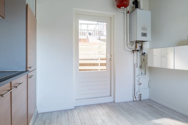 Photo 13 of Pioenstraat 2-A