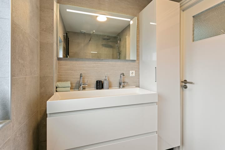 Photo 16 of Colenso 118