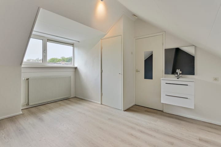 Photo 21 of Colenso 118