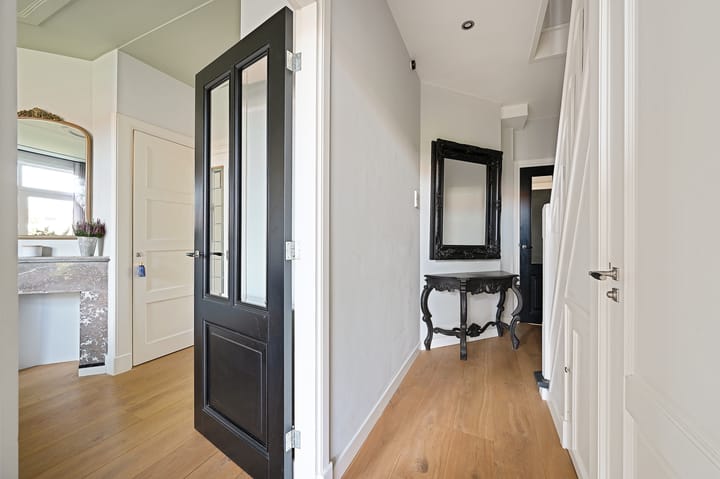 Photo 7 of Van Zuylen van Nijeveltstraat 364