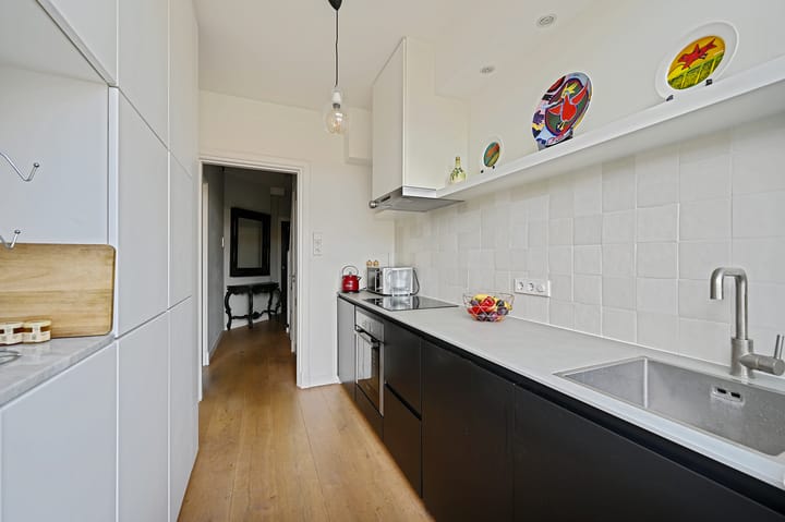 Photo 10 of Van Zuylen van Nijeveltstraat 364