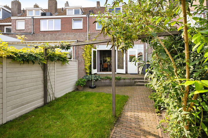 Photo 24 of Van Zuylen van Nijeveltstraat 364