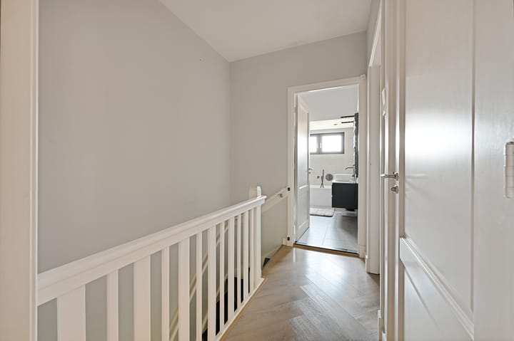 Photo 30 of Van Zuylen van Nijeveltstraat 364