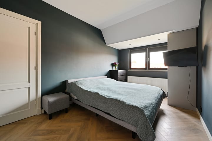 Photo 32 of Van Zuylen van Nijeveltstraat 364