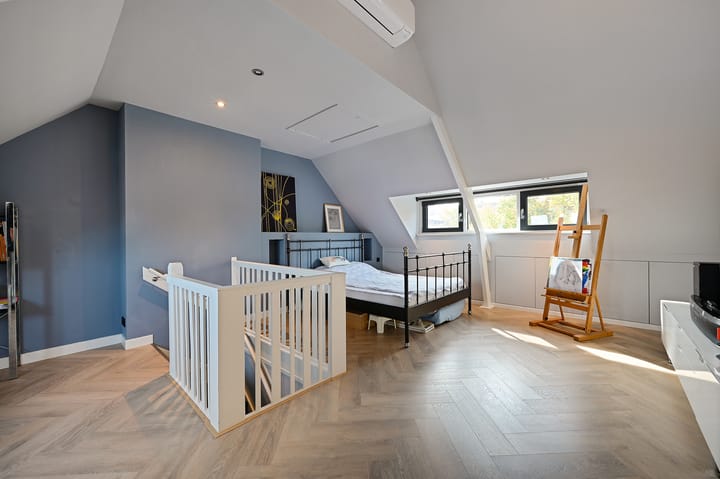 Photo 41 of Van Zuylen van Nijeveltstraat 364