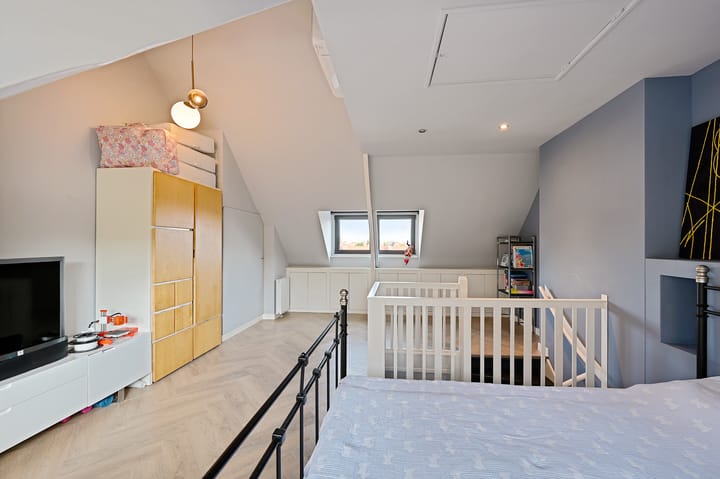 Photo 43 of Van Zuylen van Nijeveltstraat 364