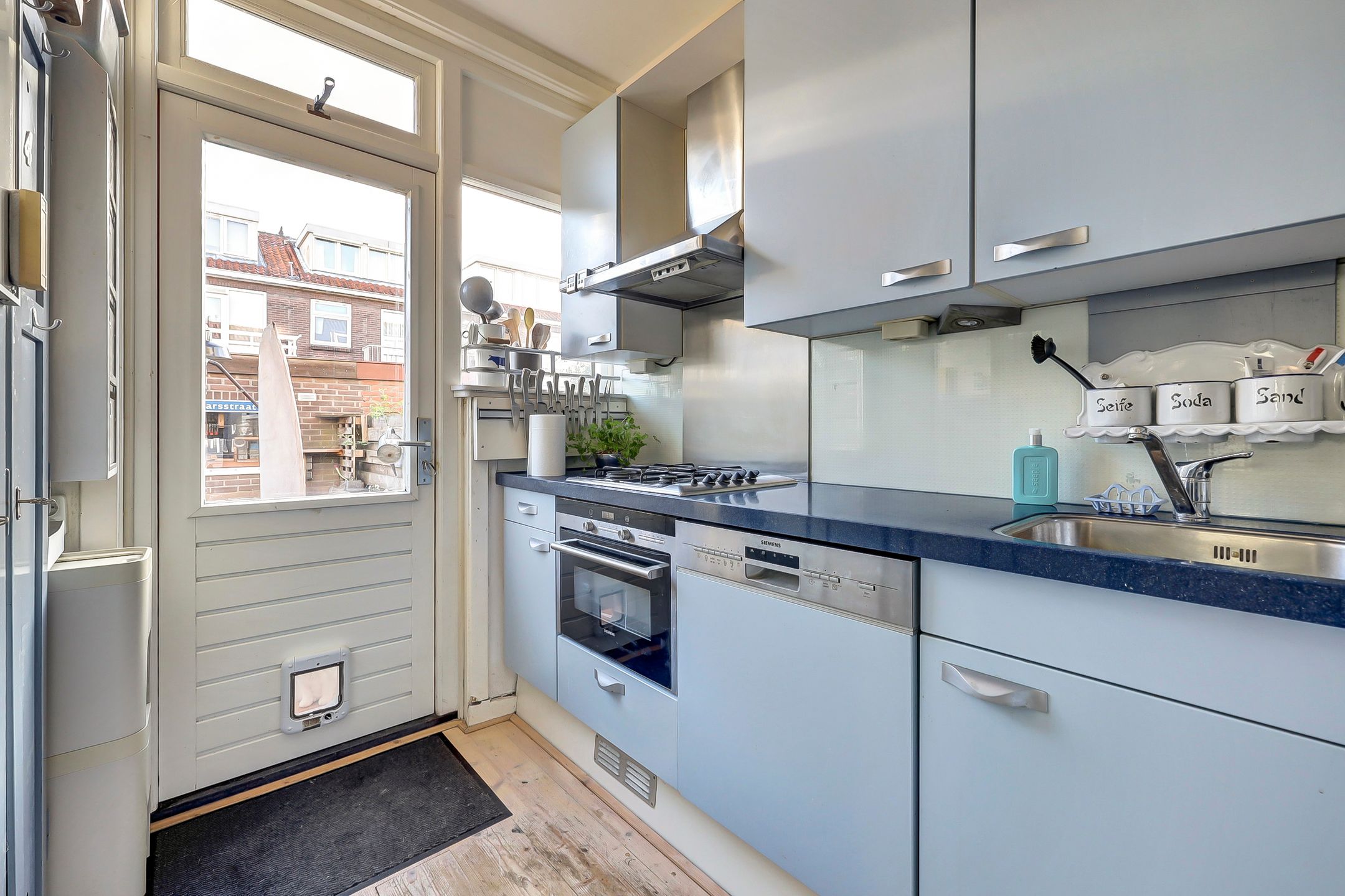 Photo 15 of Van Manderstraat 24