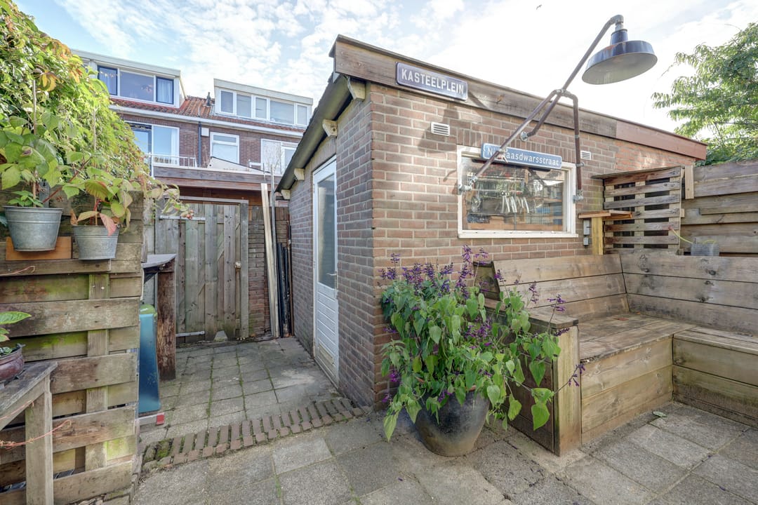 Photo 32 of Van Manderstraat 24