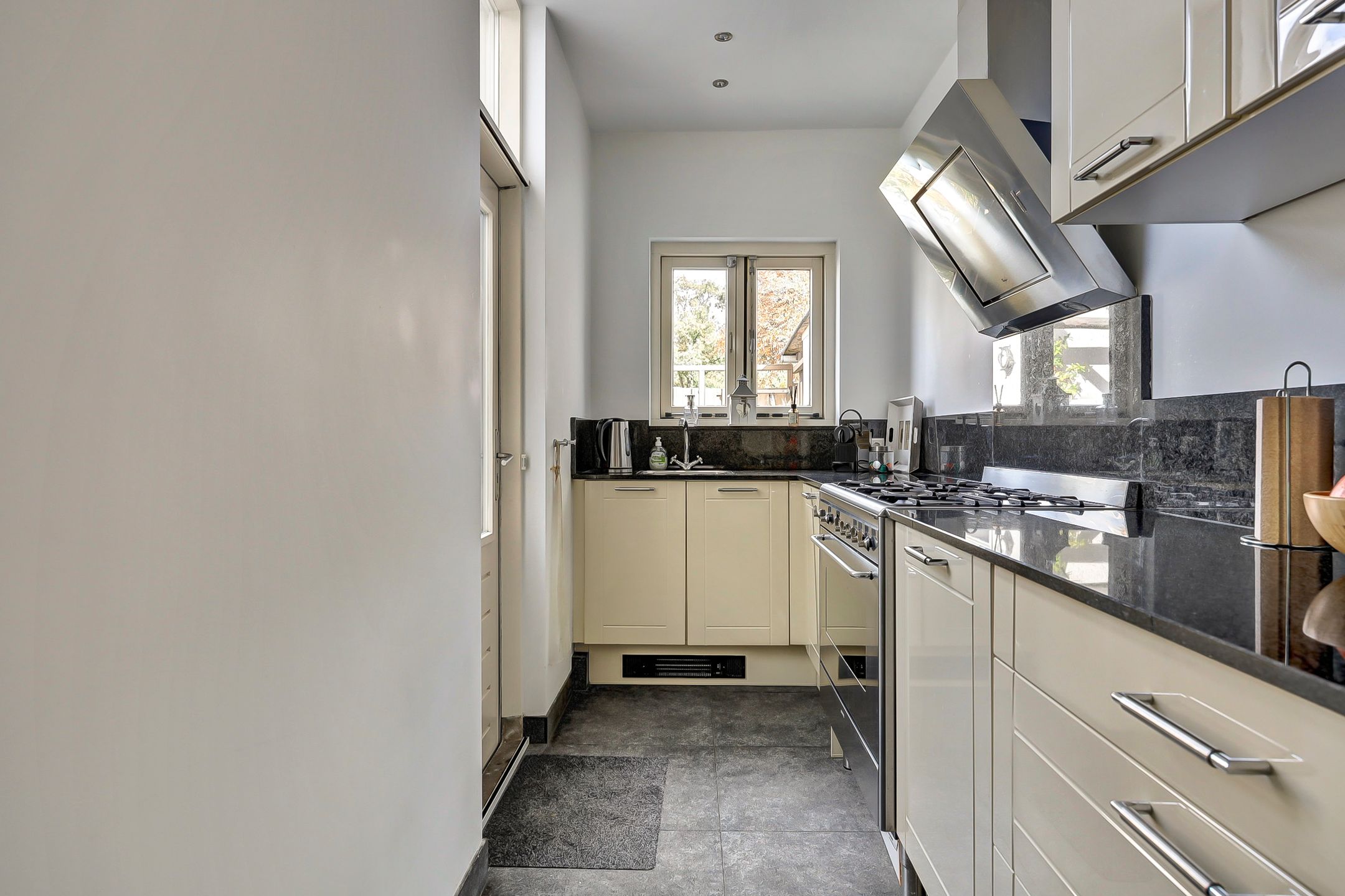 Foto 12 van Naaldwijkseweg 222