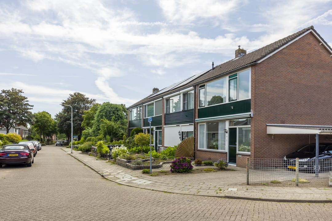 Foto 28 van Burg W E v Weedelaan 12