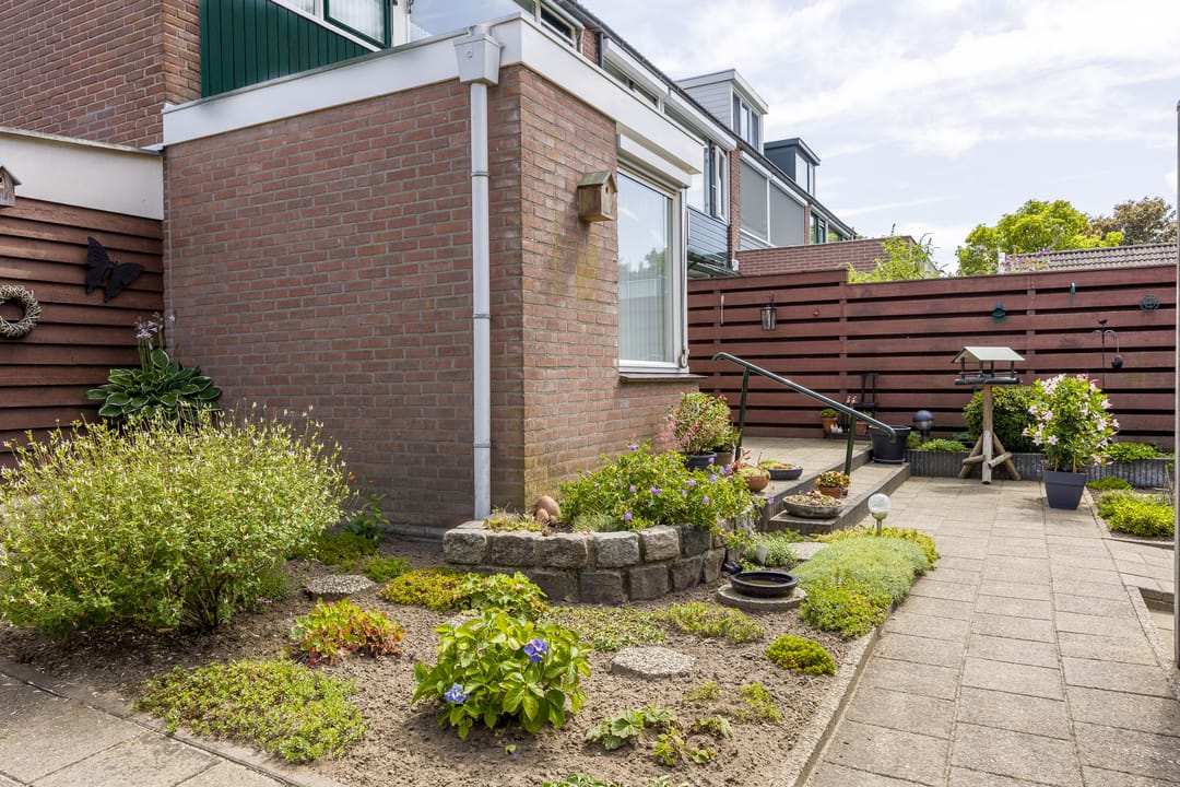 Foto 22 van Burg W E v Weedelaan 12