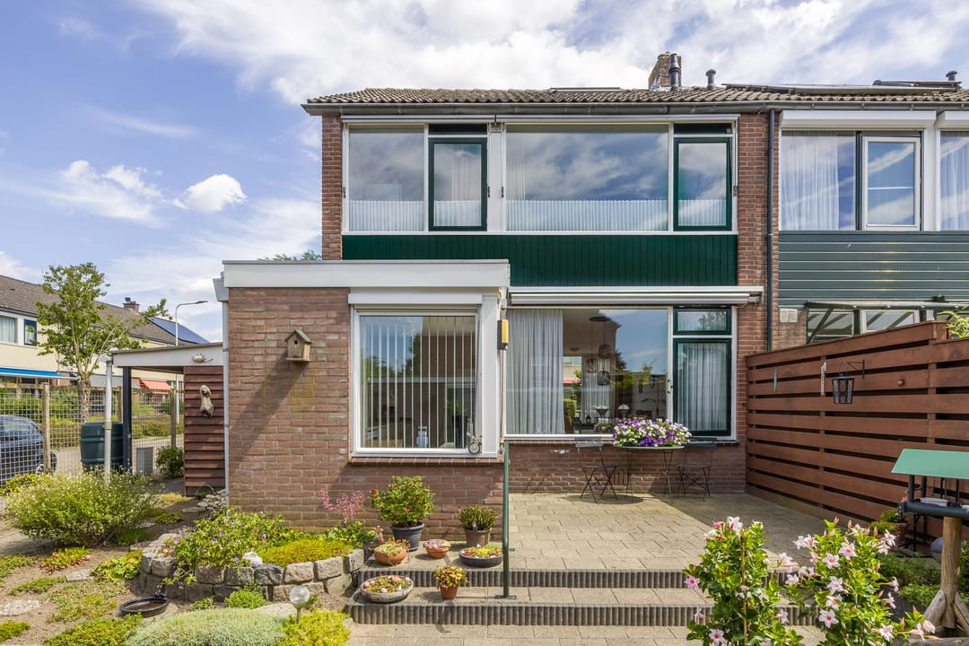 Foto 2 van Burg W E v Weedelaan 12