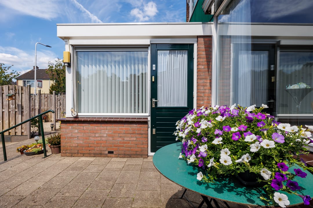 Foto 23 van Burg W E v Weedelaan 12