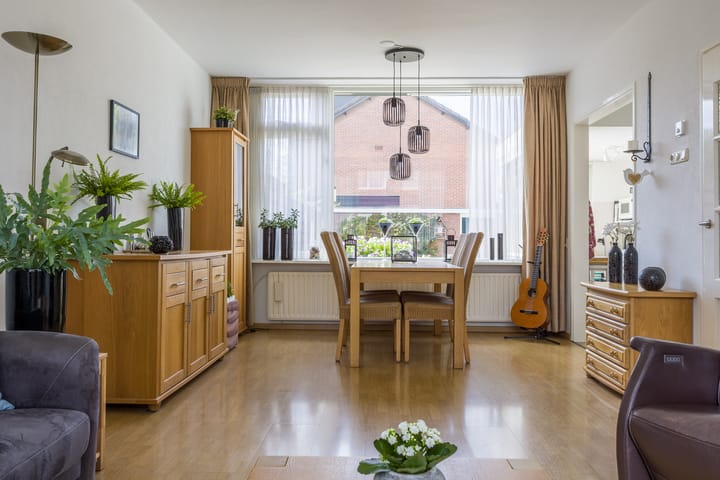 Foto 5 van Burg W E v Weedelaan 12