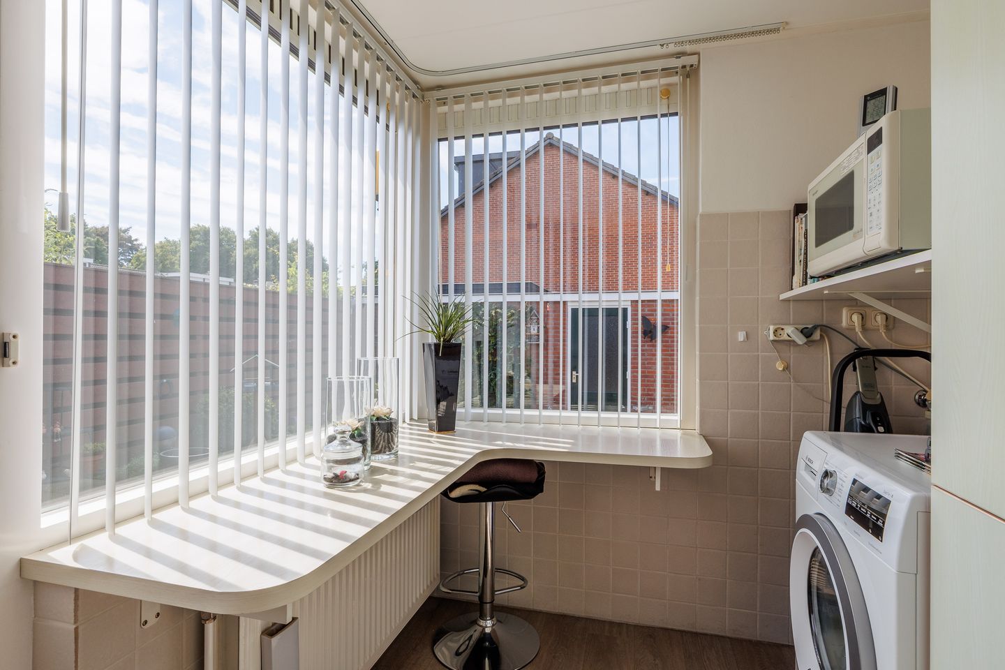 Foto 10 van Burg W E v Weedelaan 12