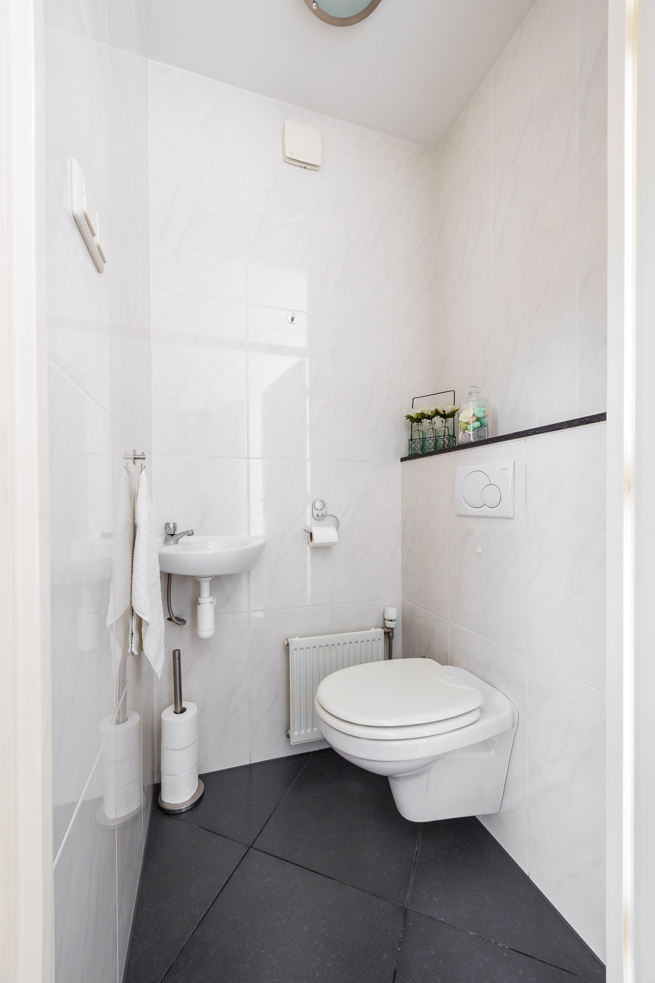 Foto 12 van Burg W E v Weedelaan 12