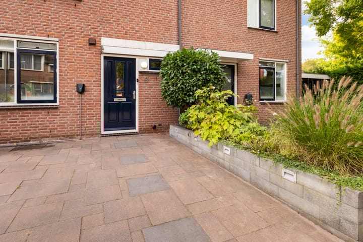 Photo 2 of Ereprijsweide 9