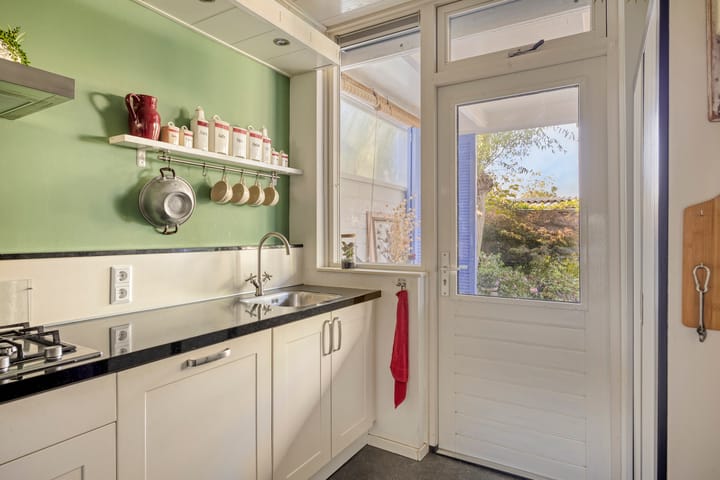 Photo 11 of Voornestraat 49