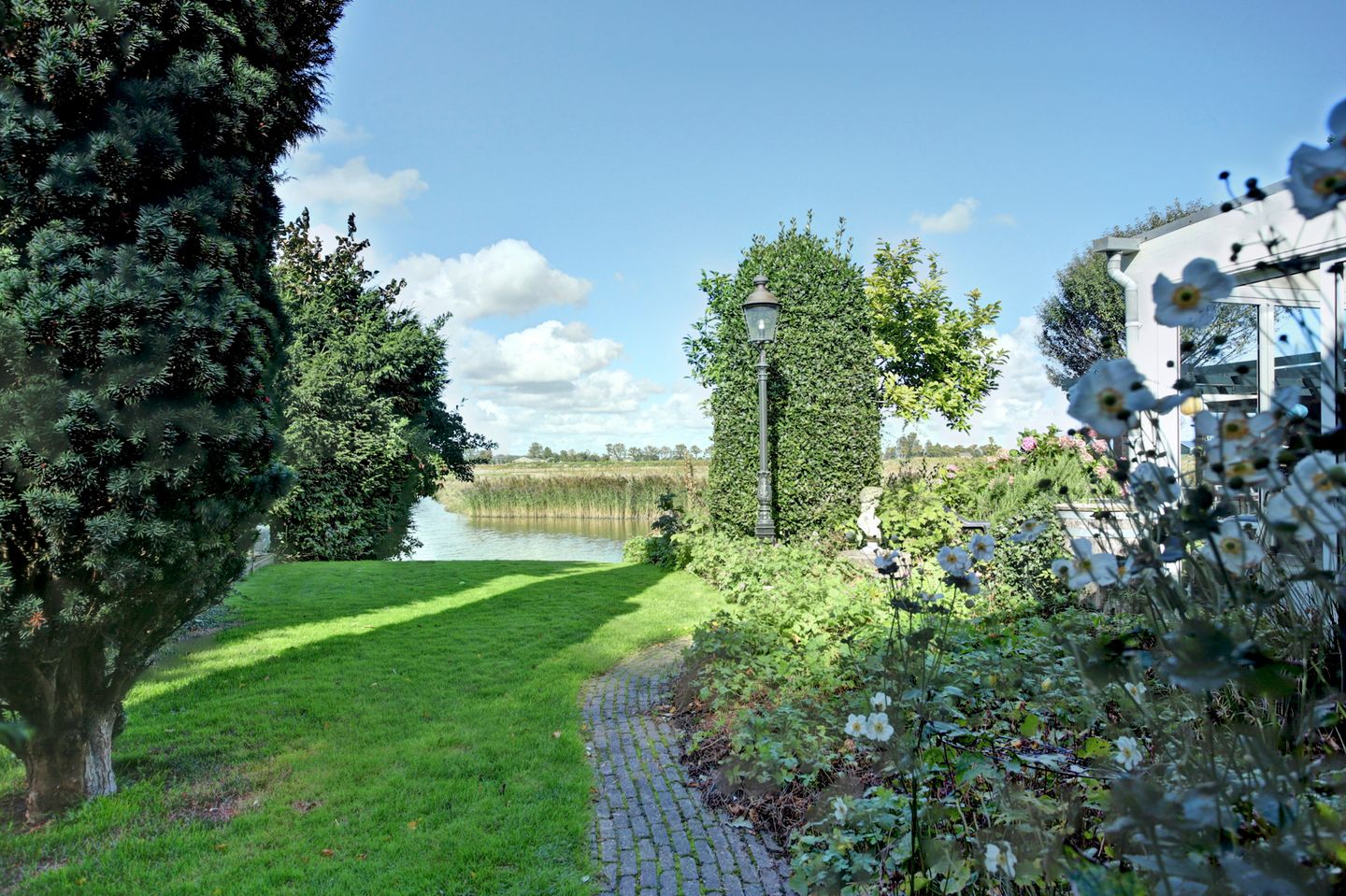 Foto 49 van Pastoor Cleerbesemlaan 9