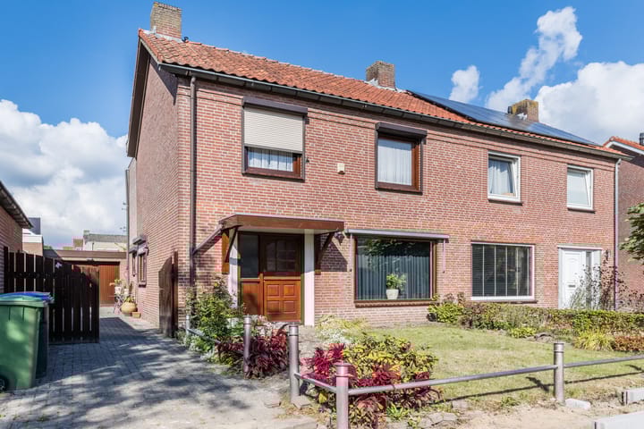 Pastoor Sprangersstraat 2