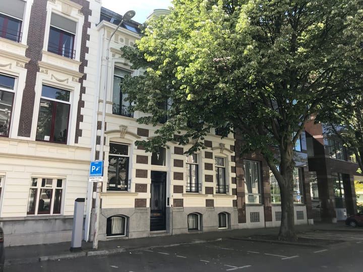 Burgemeester van Karnebeeklaan 6, Den Haag