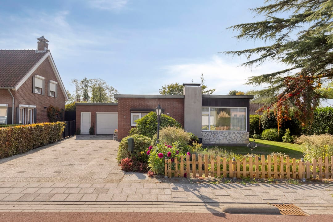 Photo 1 of Hazelarenstraat 7