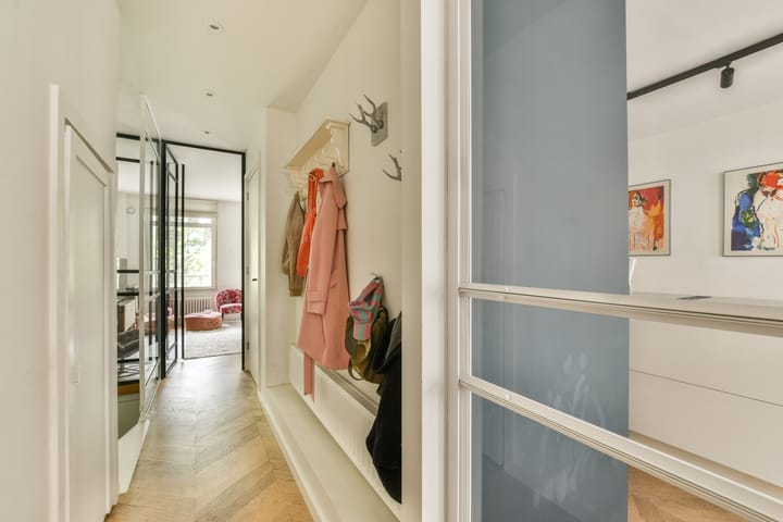 Photo 2 of Van Oldenbarneveldtstraat 6-H