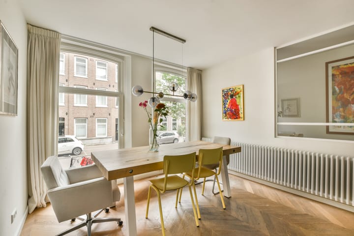 Photo 4 of Van Oldenbarneveldtstraat 6-H