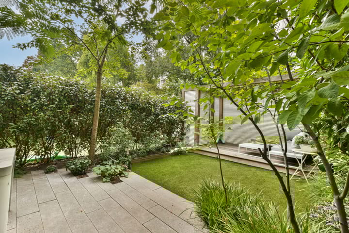 Photo 12 of Van Oldenbarneveldtstraat 6-H