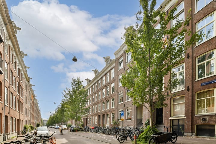 Photo 32 of Van Oldenbarneveldtstraat 6-H