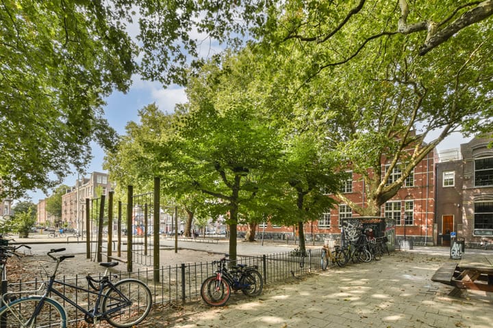 Photo 33 of Van Oldenbarneveldtstraat 6-H