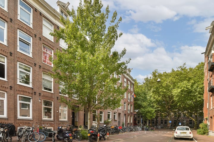 Photo 34 of Van Oldenbarneveldtstraat 6-H