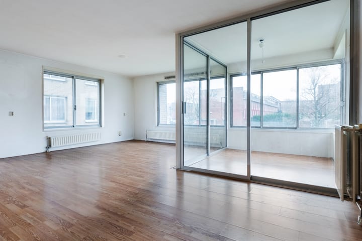 Photo 9 of Efua Sutherlandstraat 38