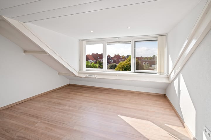 Photo 4 of Ireneplein 2-A