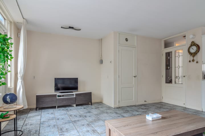 Photo 6 of Zeisstraat 40