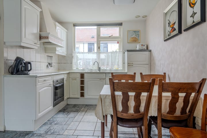 Photo 10 of Zeisstraat 40