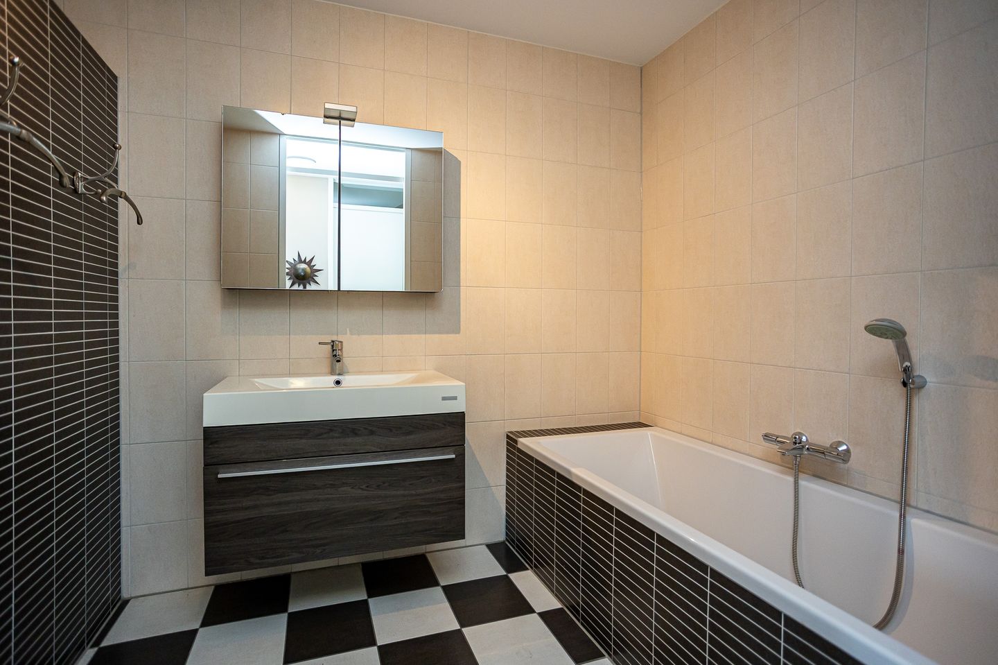 Foto 29 van Dorpsplein 24