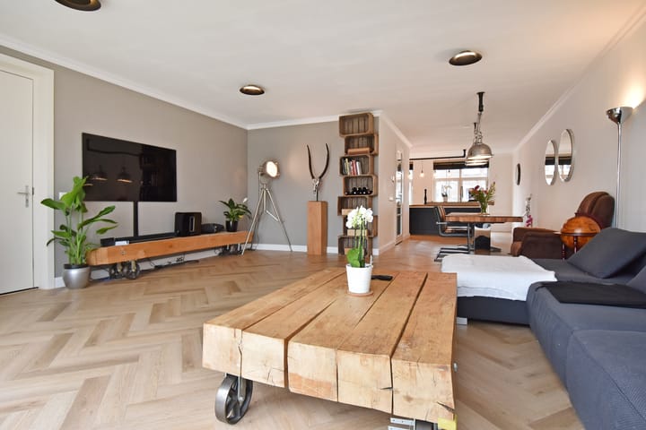 Photo 2 of Vossenzoom 253