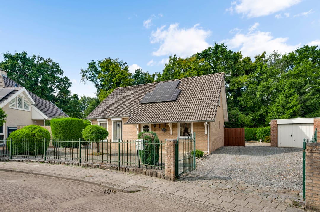 Foto 1 van Dokter Limpensstraat 44