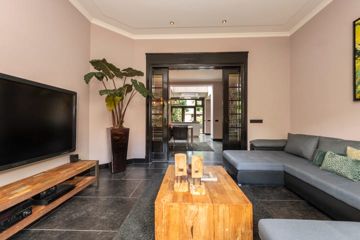 Photo 2 of Professor Dondersstraat 7