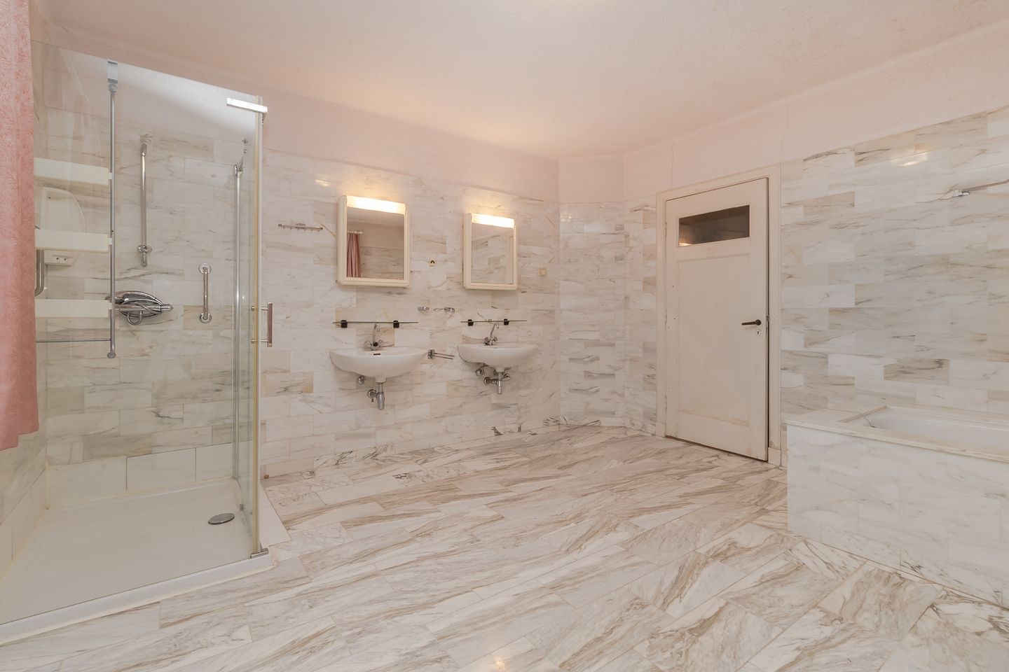 339.jpg?options=width=1440