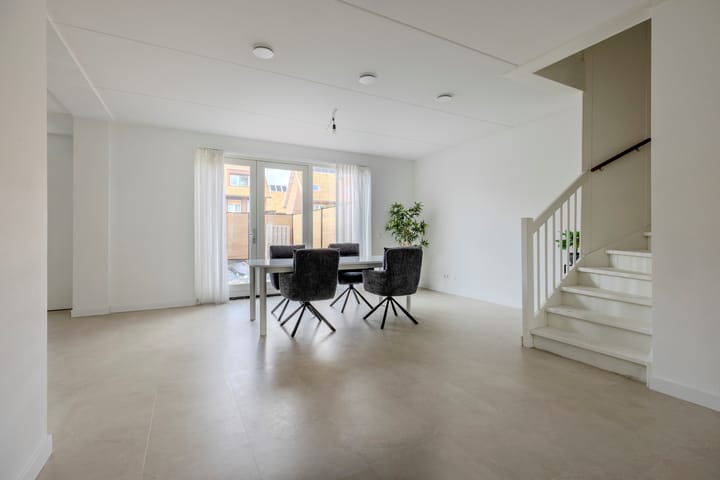 Foto 6 van Warmoldstraat 75-B