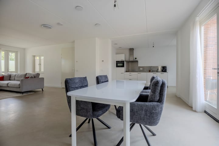 Foto 8 van Warmoldstraat 75-B