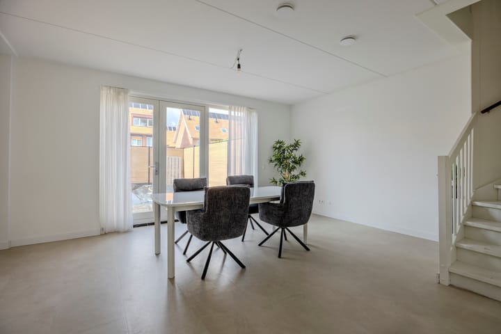 Foto 22 van Warmoldstraat 75-B